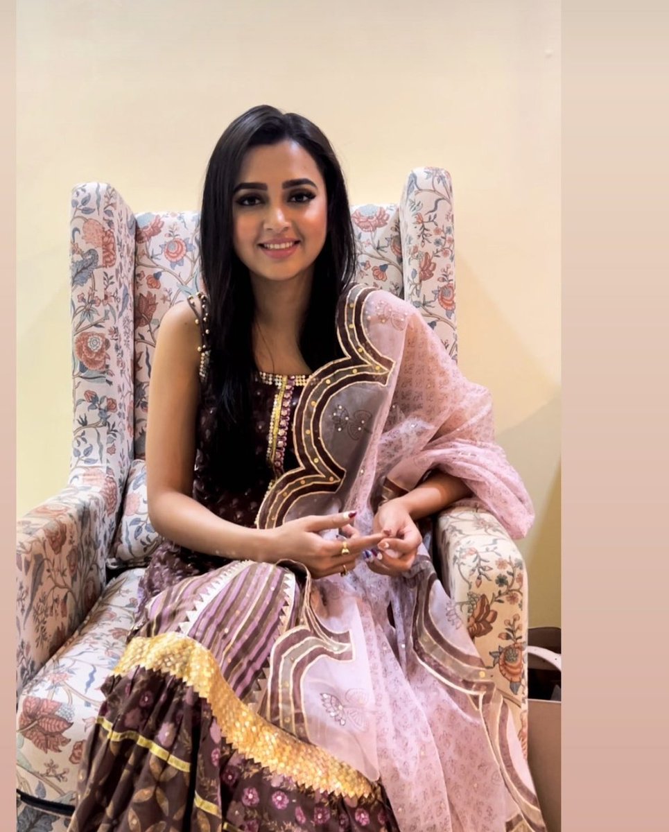 <a href="/itsmetejasswi/">Tejasswi Prakash</a> looks stunning in Salwar Suit

#TejasswiPrakash #TejaTroops #TejRanFam