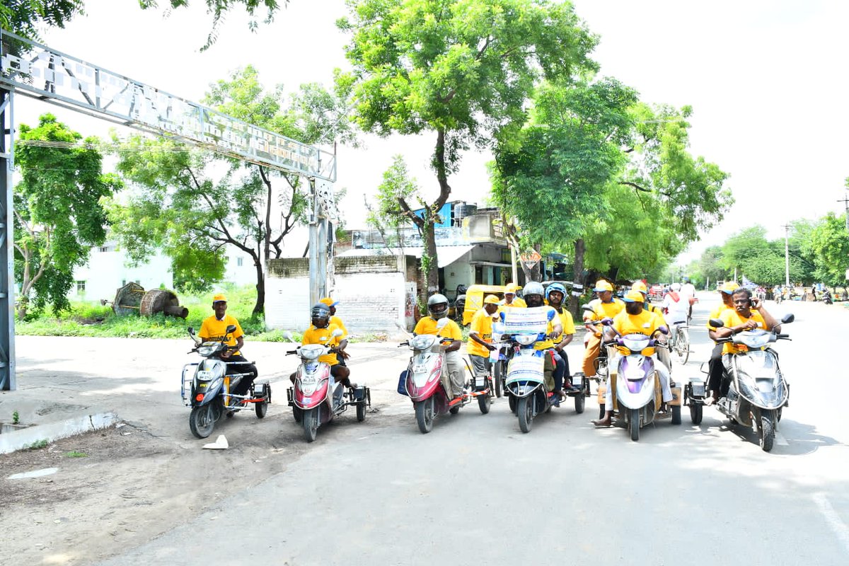 SAKSHAM4Divyang's tweet photo. Awareness Campaign Rally on #EyeDonation by #SAKSHAM Volunteers along with Ramco cements Social service unit in Madurai Mandal, Virudhnagar district, Dakshin Tamilnadu Prant on the occasion of "37th National Eye Donation Fortnight."

#NationalEyeDonationFortnight #EDF2022 https://t.co/4aWwT3pTU8