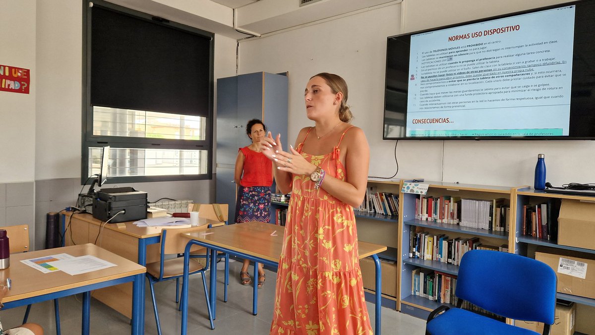 Las compañeras #TIC <a href="/melindag92/">Melinda García</a> y <a href="/mmarmalea/">M Mar Garcia</a> nos recuerdan las normas de uso de los dispositivos móviles en #FormaciónInicial <a href="/proyectocartama/">IES Cartima</a> y el manejo de las herramientas #TIC del profesorado y alumnado para la mejora de nuestra práctica docente