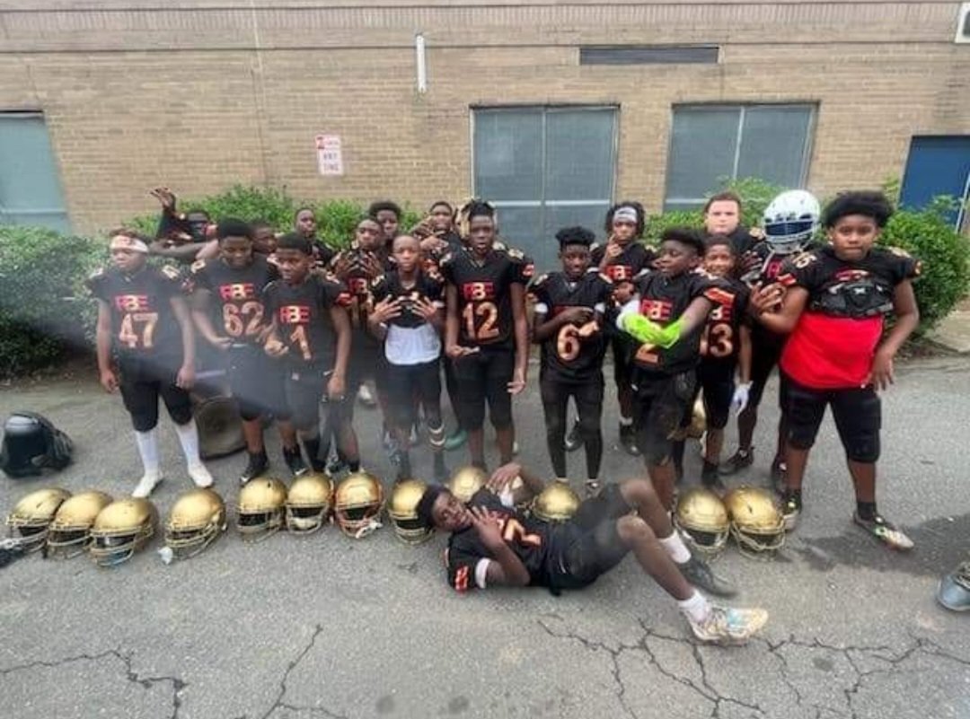 Ced1Hundred's tweet photo. Big Shot Out To My Lil Man @JamaarGreen1 And His #CarolinaReloaded Team. They Upset #PrimeTimeElite Which Was The #14 11u Youth Football Team In The Country. What a Great Weekend. #FootballFamily #YoungStunna #2 #GreenGloves https://t.co/Prz2TIYHKJ