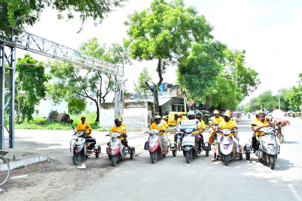 SAKSHAM4Divyang's tweet photo. Awareness Campaign Rally on #EyeDonation by #SAKSHAM Volunteers along with Ramco cements Social service unit in Madurai Mandal, Virudhnagar district, Dakshin Tamilnadu Prant on the occasion of "37th National Eye Donation Fortnight."

#NationalEyeDonationFortnight #EDF2022 https://t.co/4aWwT3pTU8