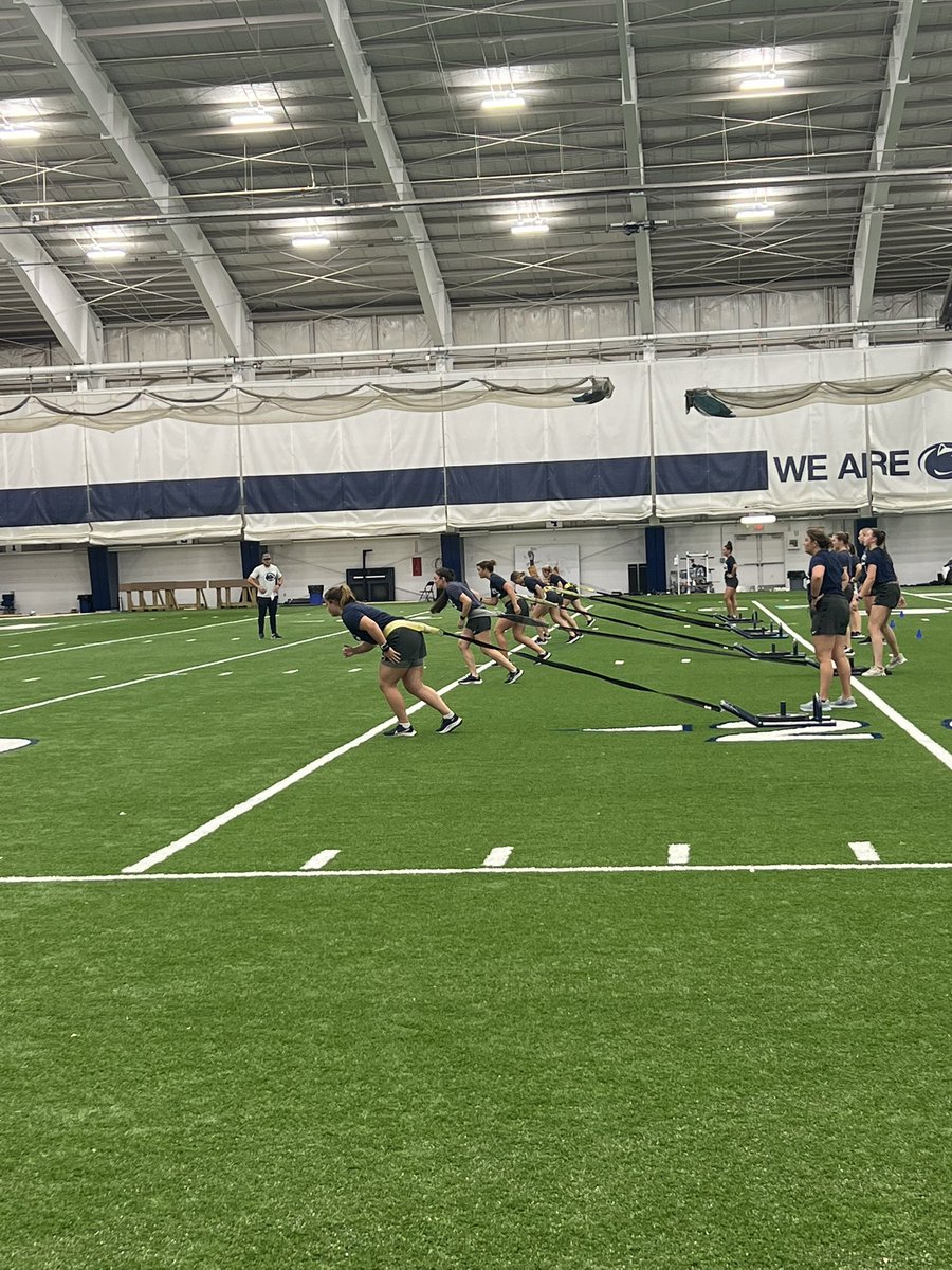 coach_crowell's tweet photo. Monday Morning Grind!!😤💪😬 #WeAre #StateStrong @PennStateSB https://t.co/4dIl1svslN