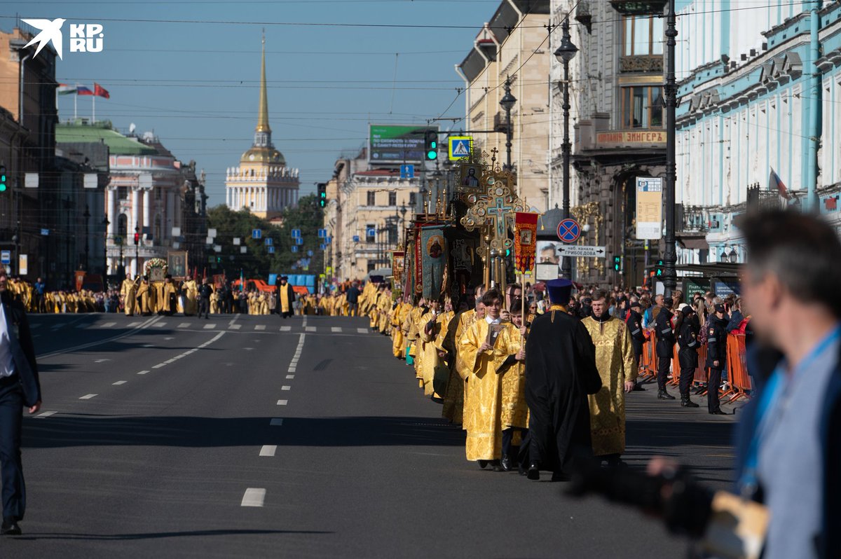 В Санкт-Петербурге состоялся общегородской Крестный ход. Фото - Храм святителя Н