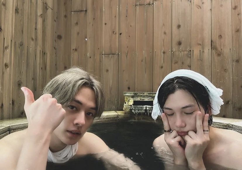 dailyseung2's tweet photo. PAUSE will we also get minlix japan date vlog ??????? https://t.co/4QkMNAeG9C