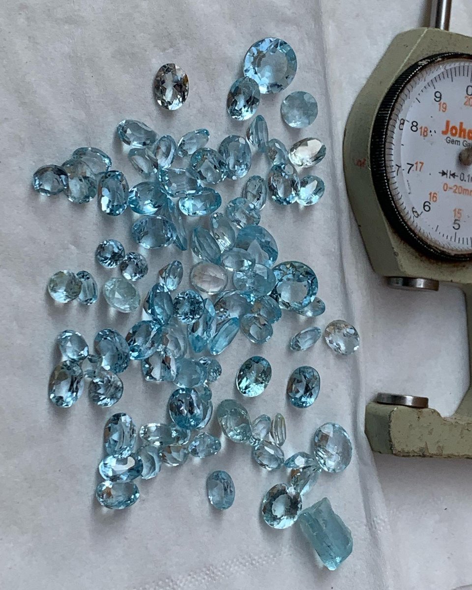 folkertreasure's tweet photo. Beautiful Sky blue topaz
#wirejewelry #wirewrapped #topazjewelry #bluetopaz #gemstone #gemstones #hotstones #gemstonejewelry #crystal #cutstone #crystalgems #crystaljewelry #mineral #minerales #mineralogy #mineralspecimen #jewelry #jewellry #jewelrydesign #jewelryma https://t.co/6oBOAzpoLW