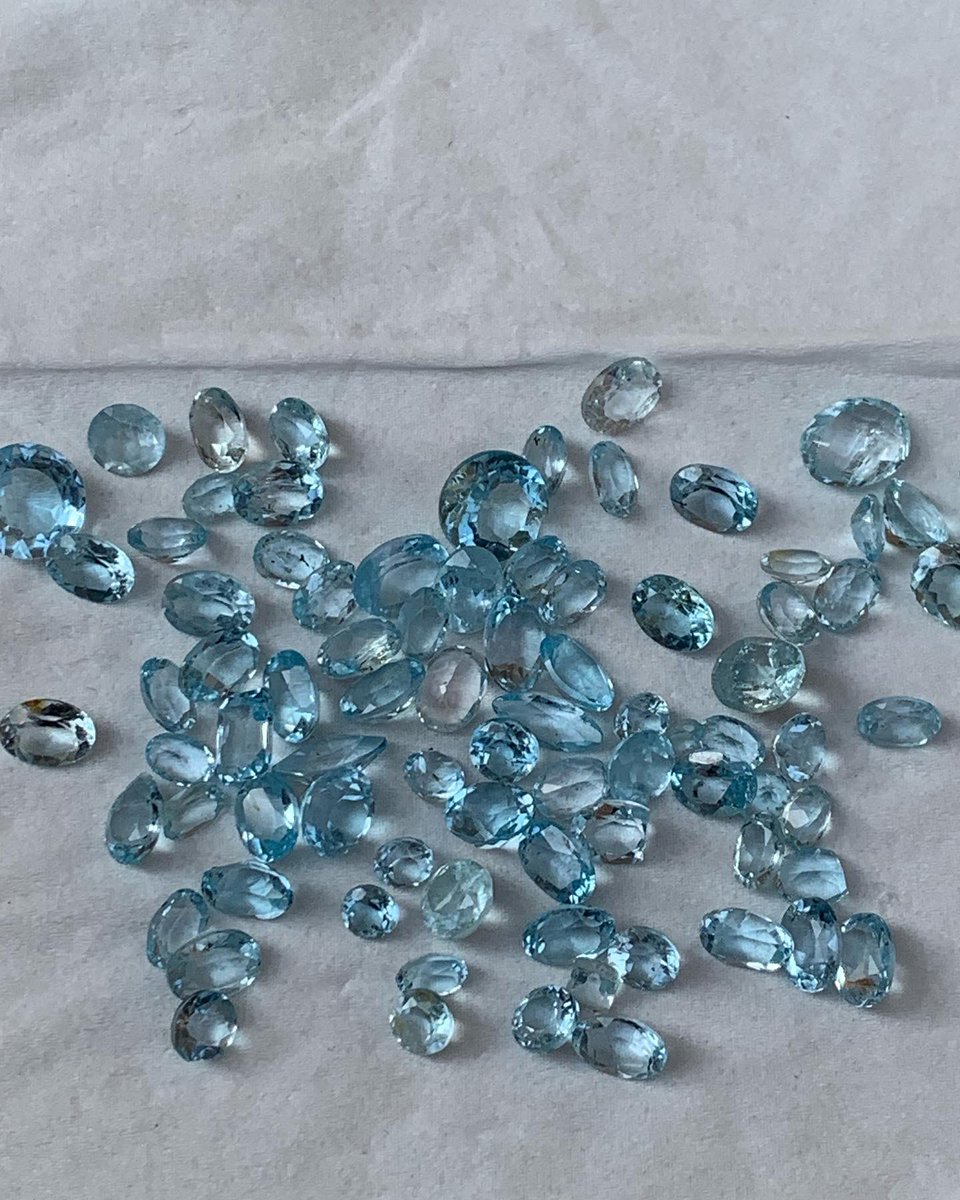 folkertreasure's tweet photo. Beautiful Sky blue topaz
#wirejewelry #wirewrapped #topazjewelry #bluetopaz #gemstone #gemstones #hotstones #gemstonejewelry #crystal #cutstone #crystalgems #crystaljewelry #mineral #minerales #mineralogy #mineralspecimen #jewelry #jewellry #jewelrydesign #jewelryma https://t.co/6oBOAzpoLW