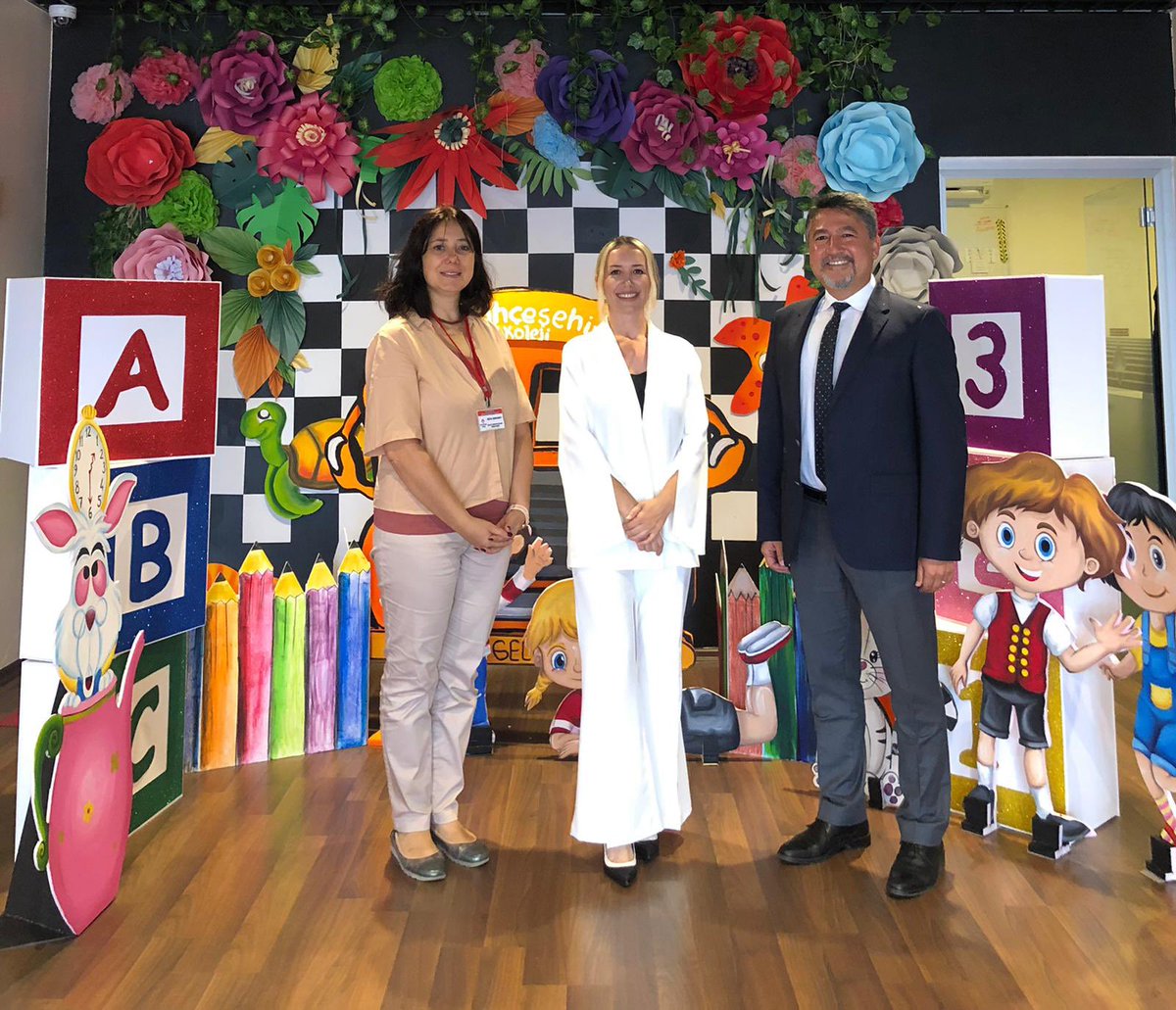 Yeni eğitim ve öğretim yılının ilk gününde bize eşlik eden UP Koordinatörümüz Bahar Berber Akhan’ a teşekkür ederiz ❤️💙 

#OkulaDönmekGüzeldir 
<a href="/bahcesehir_k12/">Bahçeşehir Koleji</a> 
<a href="/cihatarslan17/">Cihat Arslan</a> 
<a href="/BaharBrbr/">Bahar Berber Akhan</a>