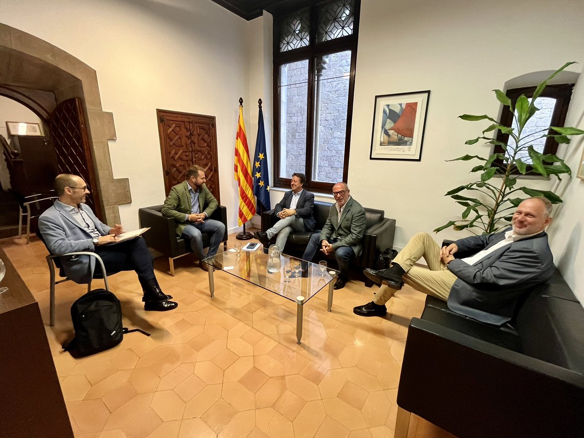 exteriorscat's tweet photo. 📌☮️ El secretari d’Acció Exterior del @govern, @gfigueras, i el director general de @cooperaciocat, Josep Desquens, s'han reunit amb el president del World Peace Forum, Josep Fèlix Bentz, per parlar sobre l'organització a Barcelona de la 15a edició del #WorldPeaceForum el 2023 https://t.co/EHRT51xmuM