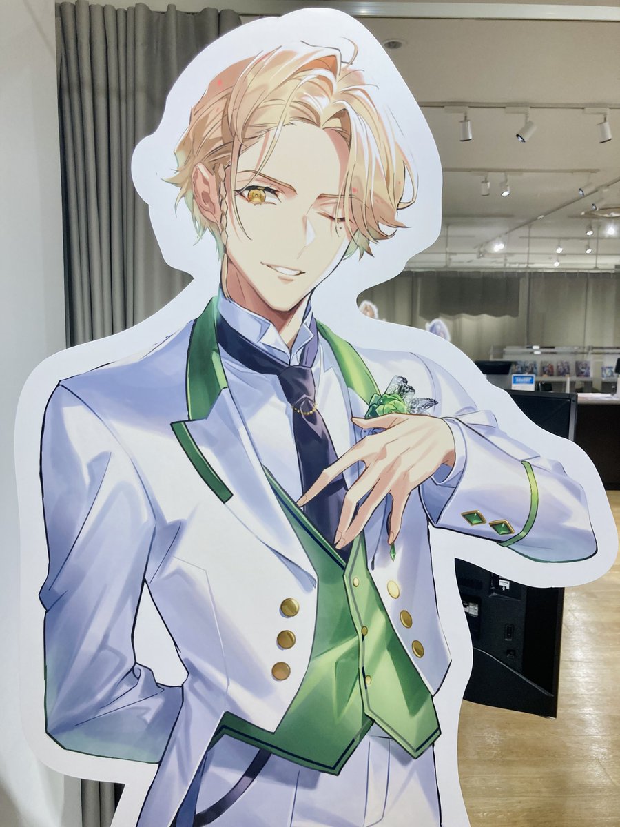 Oui_ohayousan's tweet photo. すっかり忘れてたけど思い出したので、駆け込みで見てきた〜!駆け込みだったから全員分の限定コメントムービーは見れなかったけど、unknown orderメンバー分は全部見れた!と思う!暁斗くんめちゃめちゃ弄られてて可愛かったな〜!こんなに揃ったイラストパネルは圧巻でした♬
#ライブアス #Liveus https://t.co/NqJ5OtEmMb