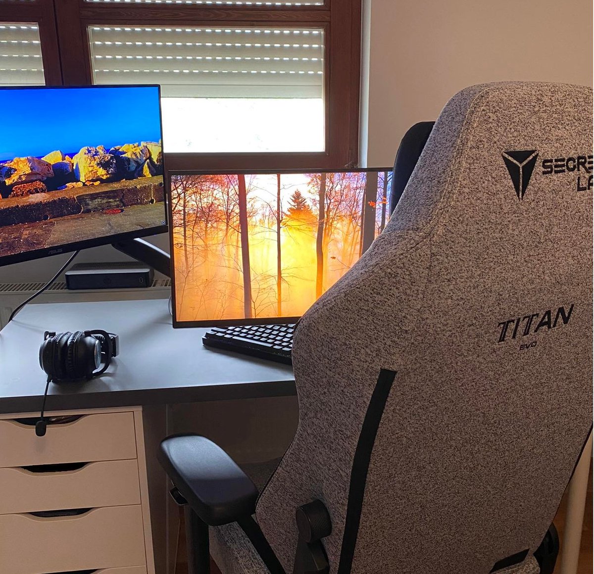 fRiECSGO's tweet photo. It's arrived finally!
New chair by @secretlabchairs https://t.co/ME7B5z4uNU