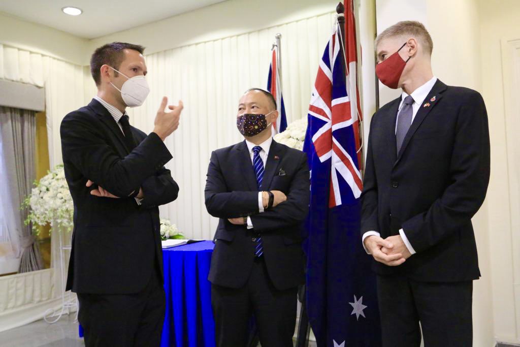 AusEmbPP's tweet photo. Signed the condolence book @ukincambodia this afternoon, shortly before PM Hun Sen did likewise on behalf of 🇰🇭 Gov’t. Thanks to @DomWUK for inviting 🇦🇺+ 🇨🇦 to this event, as the only other nations represented in Phnom Penh to have had Her Majesty as their Head of State 🙏🏽 https://t.co/UxCsO3EFnv