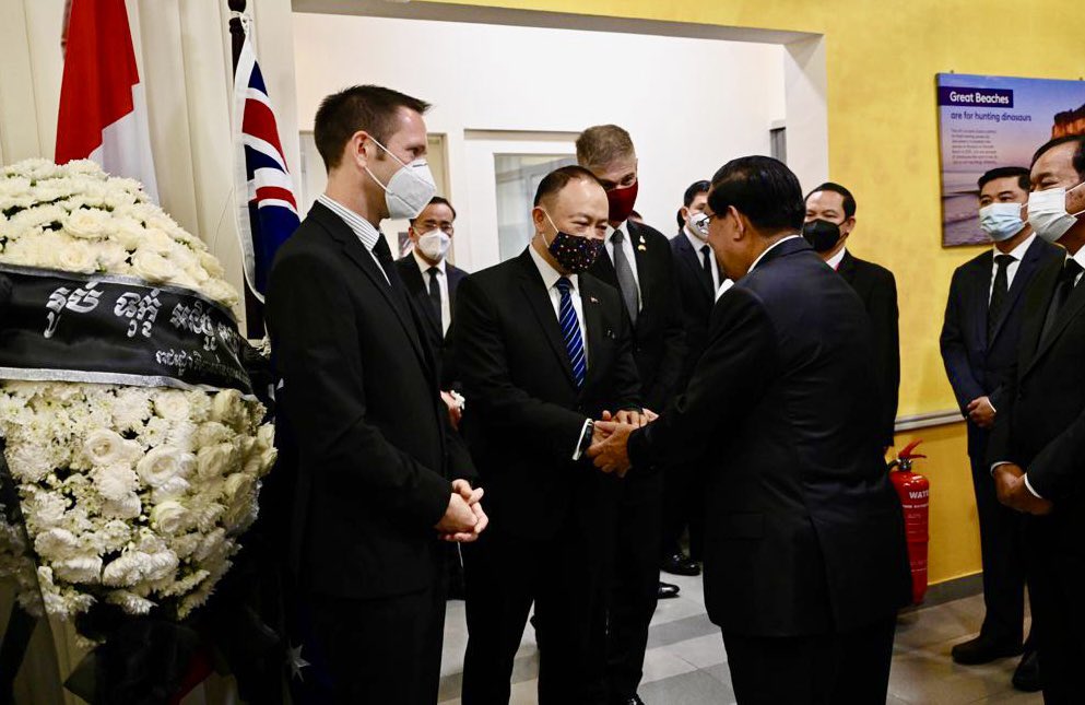 AusEmbPP's tweet photo. Signed the condolence book @ukincambodia this afternoon, shortly before PM Hun Sen did likewise on behalf of 🇰🇭 Gov’t. Thanks to @DomWUK for inviting 🇦🇺+ 🇨🇦 to this event, as the only other nations represented in Phnom Penh to have had Her Majesty as their Head of State 🙏🏽 https://t.co/UxCsO3EFnv