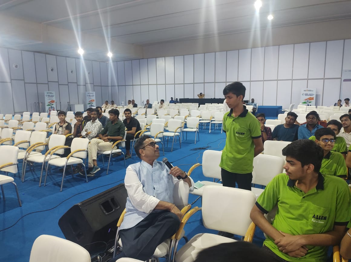 India_iDEX's tweet photo. @sjaju1, CEO, #iDEX, motivating the young bright future of India to #WorkForNation and answering their queries during the #NationalDefenceConclave at Kota, Rajasthan!
#DefenceInnovation #Entrepreneruship #Startups #InnovationEcosystem
@DefProdnIndia @SIDMIndia https://t.co/QyoFPVpHCk