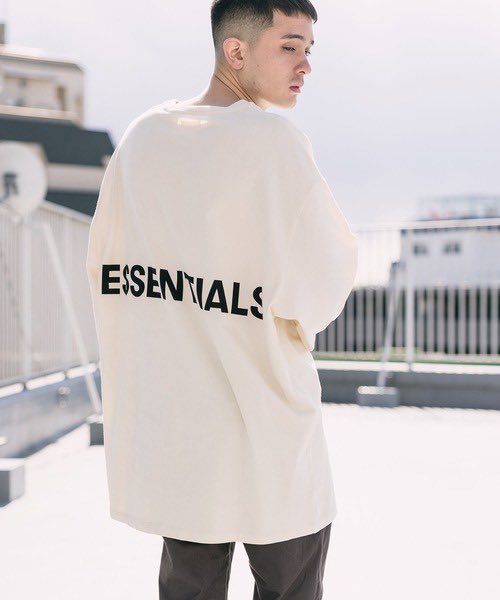 roop_tokyo's tweet photo. Fear of God Essentials RLCT LOGO LS TEE
バックスタイルに定番人気のブランドロゴがプリントされた1枚!
在庫残りわずかですのでお求めの方はお早めに!!
https://t.co/1unZZ00MT7
#FOGEssentials https://t.co/W17shlY7G2