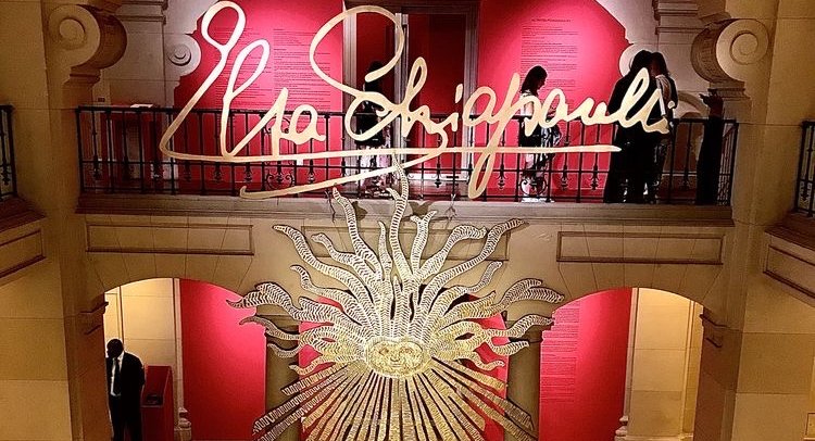 albertdemun's tweet photo. 🔹 Lors de leur journée d'intégration les jeunes de #BTSMMV Métiers de la Mode-Vêtements (1ère année) visitent l'exposition "Les mondes surréalistes" d'Elsa Schiaparelli (Musée des Arts Décoratifs) et le quartier de #Montmartre. https://t.co/YUwQvwbN0r