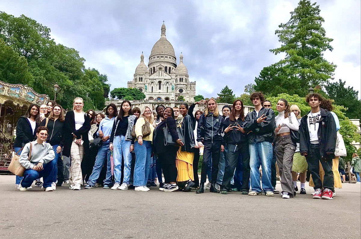 albertdemun's tweet photo. 🔹 Lors de leur journée d'intégration les jeunes de #BTSMMV Métiers de la Mode-Vêtements (1ère année) visitent l'exposition "Les mondes surréalistes" d'Elsa Schiaparelli (Musée des Arts Décoratifs) et le quartier de #Montmartre. https://t.co/YUwQvwbN0r