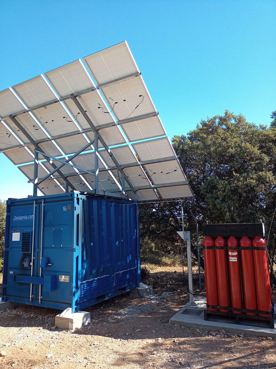 desigenia's tweet photo. Nueva EcoCube con hidrógeno, sistema híbrido de energía fotovoltaica con pila de combustible de hidrógeno. Comenzamos a avanzar hacia una energía 100% verde y renovable. #hidrógeno #energía #solar #renovables ¿Y tú, te apuntas al cambio? https://t.co/ljAfYNh22v https://t.co/puc3PE99Z1