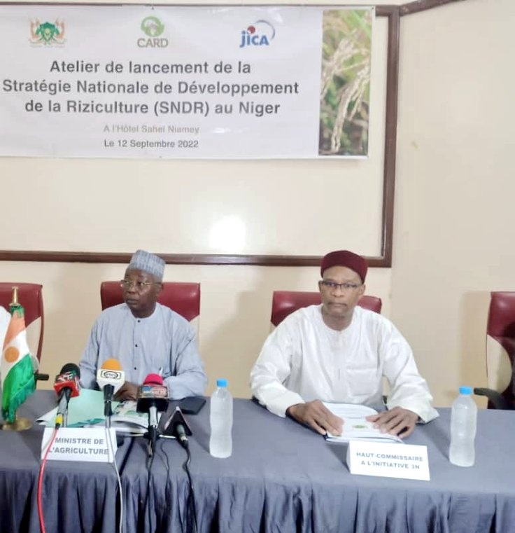 MagNiger's tweet photo. Le Ministre de l´Agriculture a présidé dans la matinée  de ce lundi , à  l´hôtel  Sahel de Niamey, la cérémonie  offocielle de   lancement de mise en œuvre de la Stratégie  Nationale du Développement  de la Riziculture  (#SNDR ) 2021-2030 au #Niger et de son plan d´actions.1/2 https://t.co/kKtQtHkorq