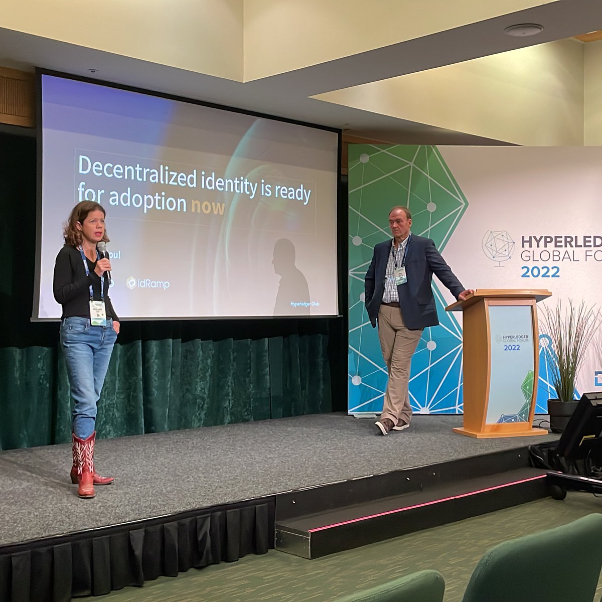 Helen Garneau tweet media