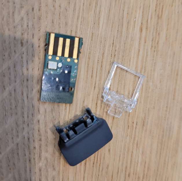 Näin tulevaisuuden työelämäni vilistävän silmissäni jonnekin tavoittamattomiin sfääreihin tämän surullisen tragedian äärellä. Lepää rauhassa jabrojeni linkkikappale. #etätyö