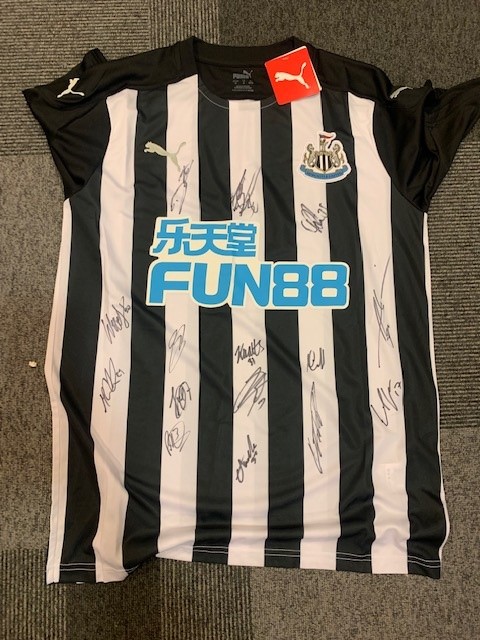 Militaryvcancer's tweet photo. Signed Newcastle United Football Top. Very kindly donated by Newcastle United in support of Military vs Cancer. For auction in support of #militaryvscancer at:
https://t.co/kH1jFVKXak
#nufc @NUFC @NUFCWomen #royalnavy #britisharmy #royalairforce https://t.co/LbadiNNmfA