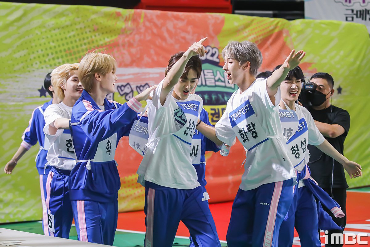 imbcenews's tweet photo. 템페스트, 가즈아~! (아육대 B하인드) #아육대 #템페스트 #TEMPEST [직찍 14장]
https://t.co/dMwHJLmGz3 https://t.co/yXmFoSC9Pi