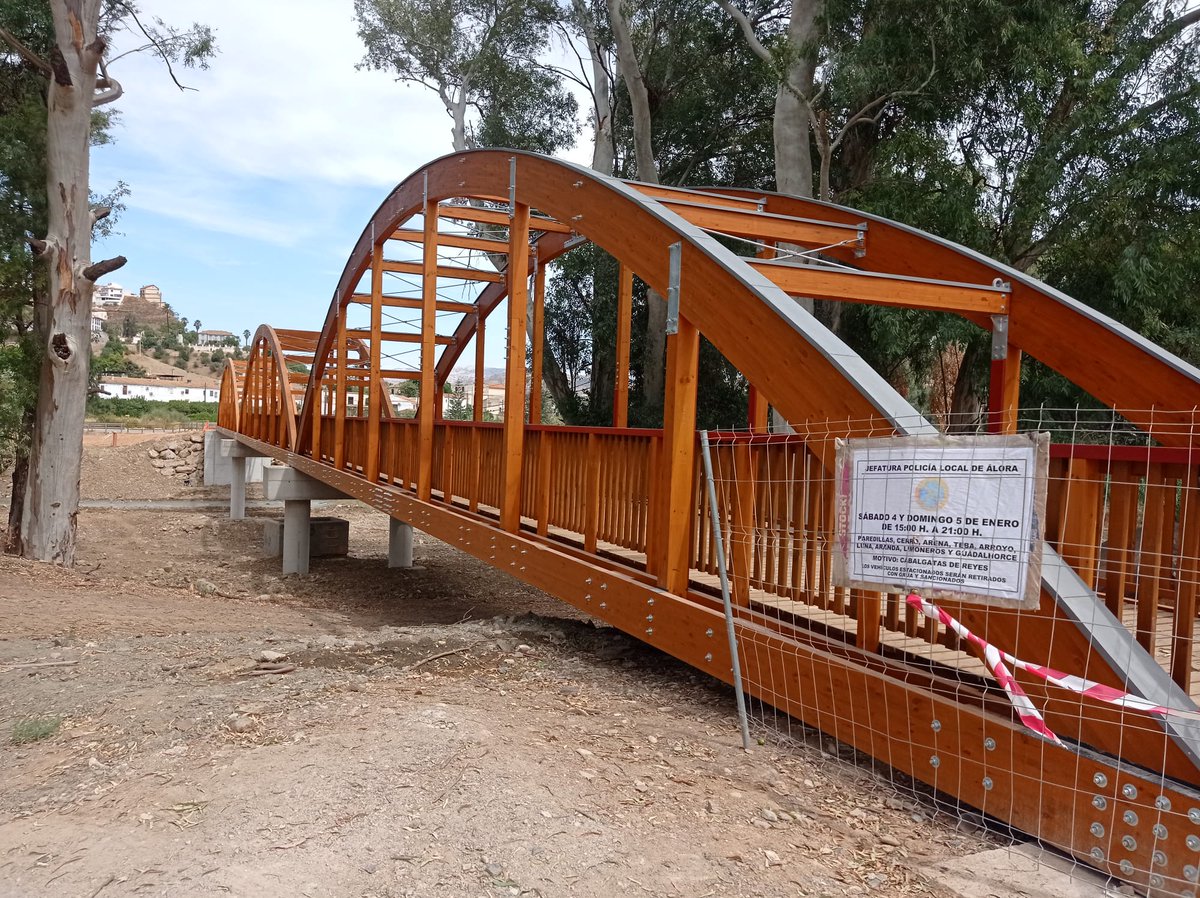 Media_Madera's tweet photo. La nueva pasarela de la Gran Senda del Valle del Guadalhorce, en Álora, ya está en su fase final:

https://t.co/vI28yVwPMb

#alora #andalucia #guadalhorce #GranSendaVerdeGuadalhorce #puentedemadera #timberbridge #estructurademadera #pasarelamadera #footbridge #puente #bridge https://t.co/iNAPXux5Mq
