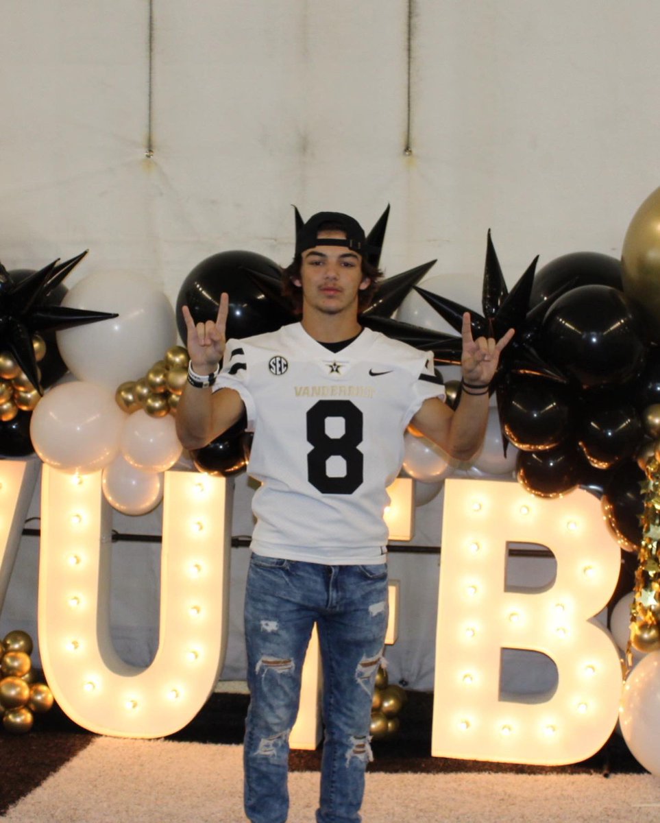 CameronTuggle3's tweet photo. Had a good time at Vanderbilt last weekend, thanks @VandyFootball for having me! https://t.co/mJxE7ilD55