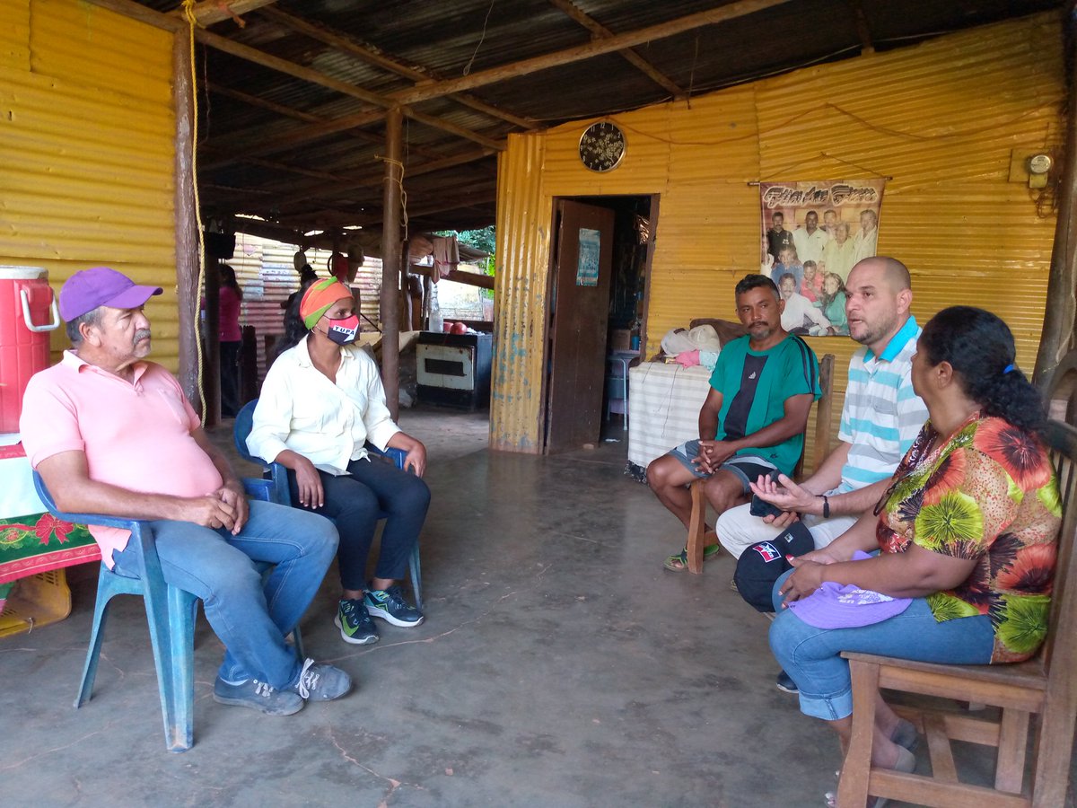 TUPAMARO REBELDE ES PRODUCCIÓN

Equipo Municipal @MRTElCallao2022, realizó reunión con nuestra militancia agrominera, en el Sector #LaPeligrosa, para construir #PlanDeSiembraTUPAMARO Sept - Dic, Junto a nuestros productores del poder popular.
#LaEraRebelde
#TupamaroEsenciaRebelde