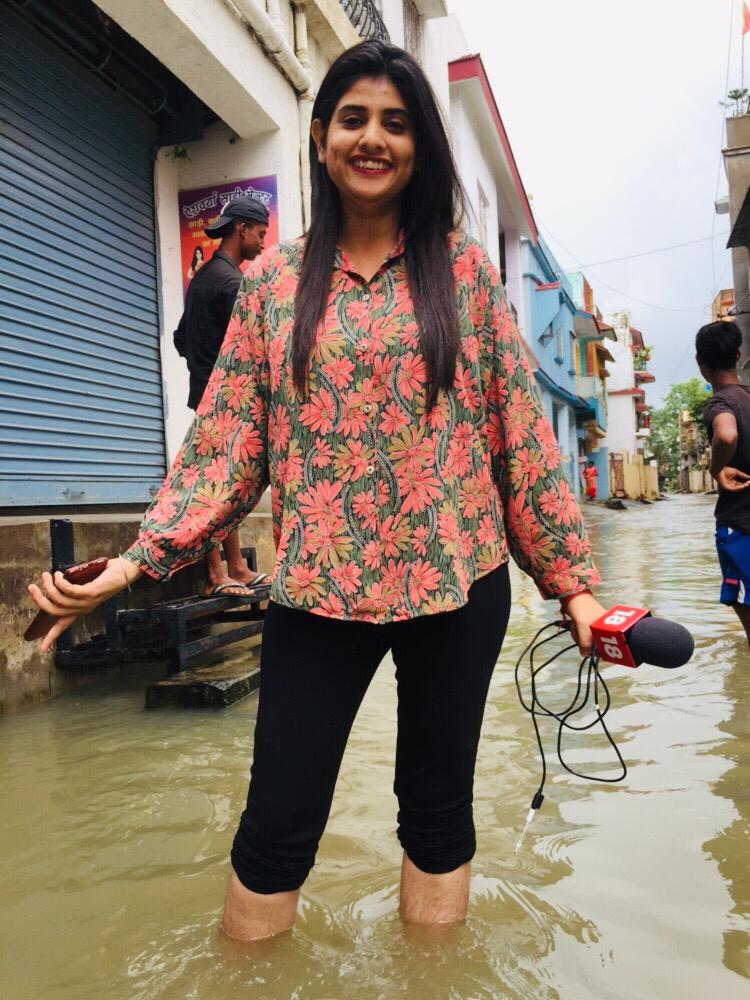 KomalBehl4's tweet photo. Uffff ये पापी पेट न जाने क्या क्या करवाएगा #JharkhandNews https://t.co/5FY7RdbZQ0
