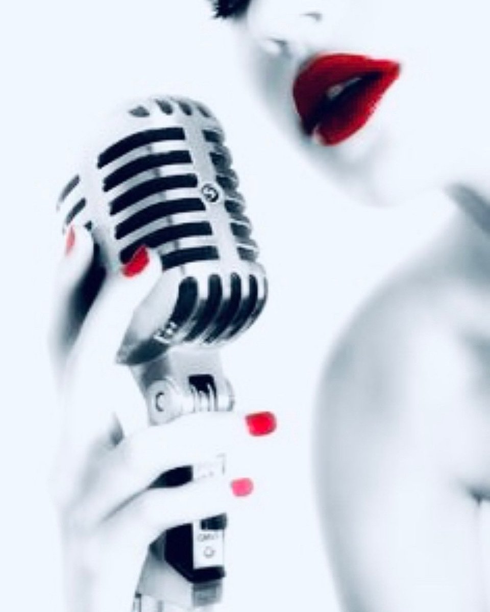 xxandra7's tweet photo. Let’s get this Gold Cup Holiday Weekend started! 🥳🏆🎉 I’m back at The Anchor Bar, Ayr this Friday 16th September from 9pm. It’s going to be a rocking night! 🎤🎵❤️🥳🎉🎶 #livemusic #livemusicfridays #fridayentertainment #anchorbarayr #xandralive #xandra https://t.co/STnH7EAstF