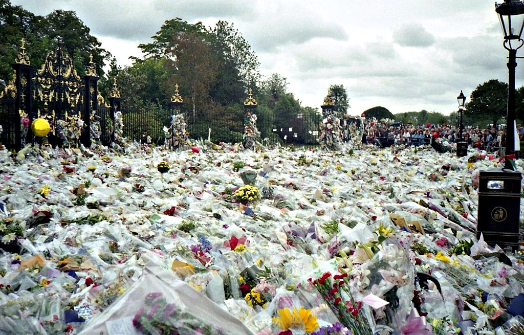 Bob_cart124's tweet photo. "Queen Elizabeth was the most popular British Monarch"

If flowers are anything to go by, Princess Diana was WAAAY more popular.

Queen Elizabeth clearly never recovered from that scandal..

#QueenElizabethII #PrincessDiana https://t.co/o8CSBgDQLn