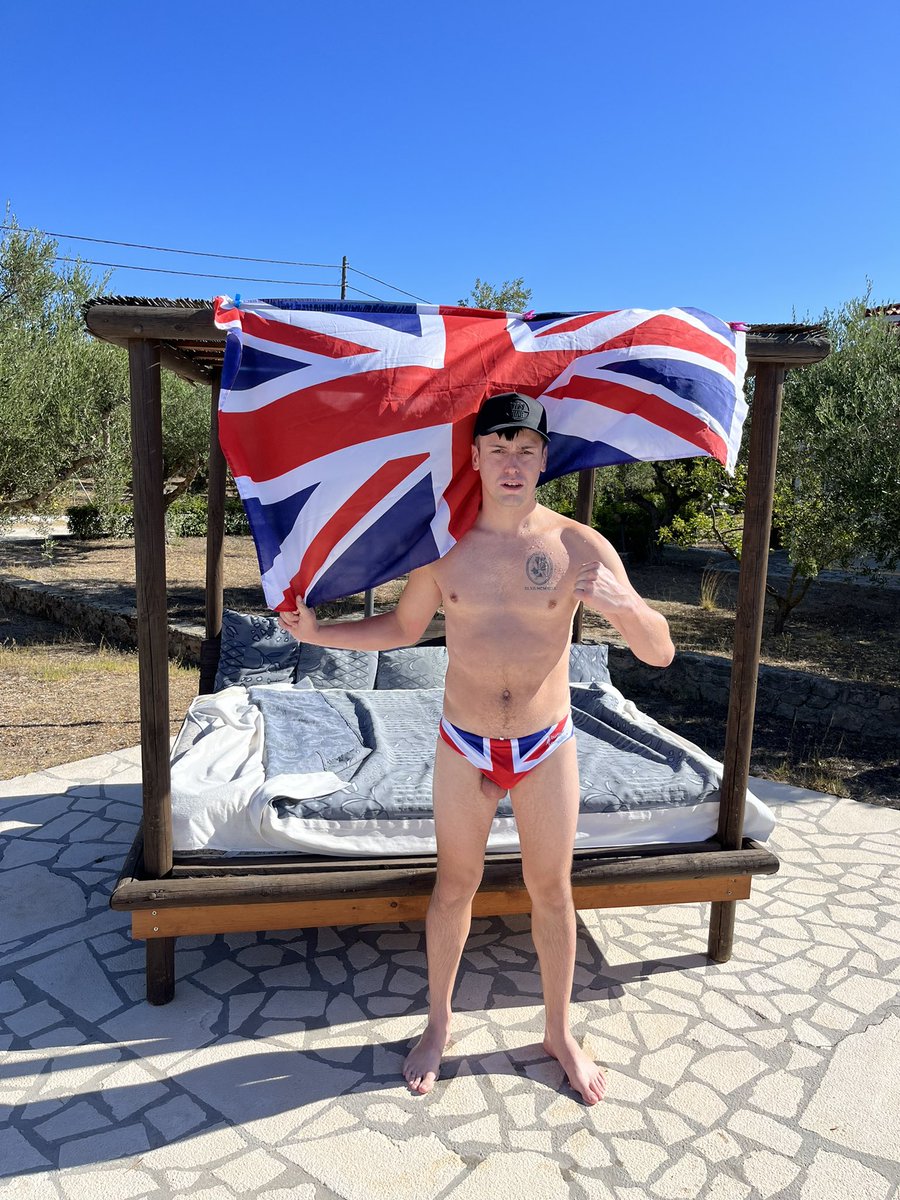 J_Goy's tweet photo. @Nigel_Farage this man loves GREAT BRITAIN as much as you. @CallumHoggarth https://t.co/a4X7qJx28Z