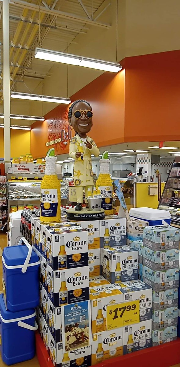 RobFigGames's tweet photo. Went to @WinnDixie today and seen my boy Snoop Dizzle!! Shout out to my man @SnoopDogg aka slim #YouBetterAskSomebody #BowWowWow #ForShizzle #Corona #SnoopDoggyDog https://t.co/n0VN7DjGa9