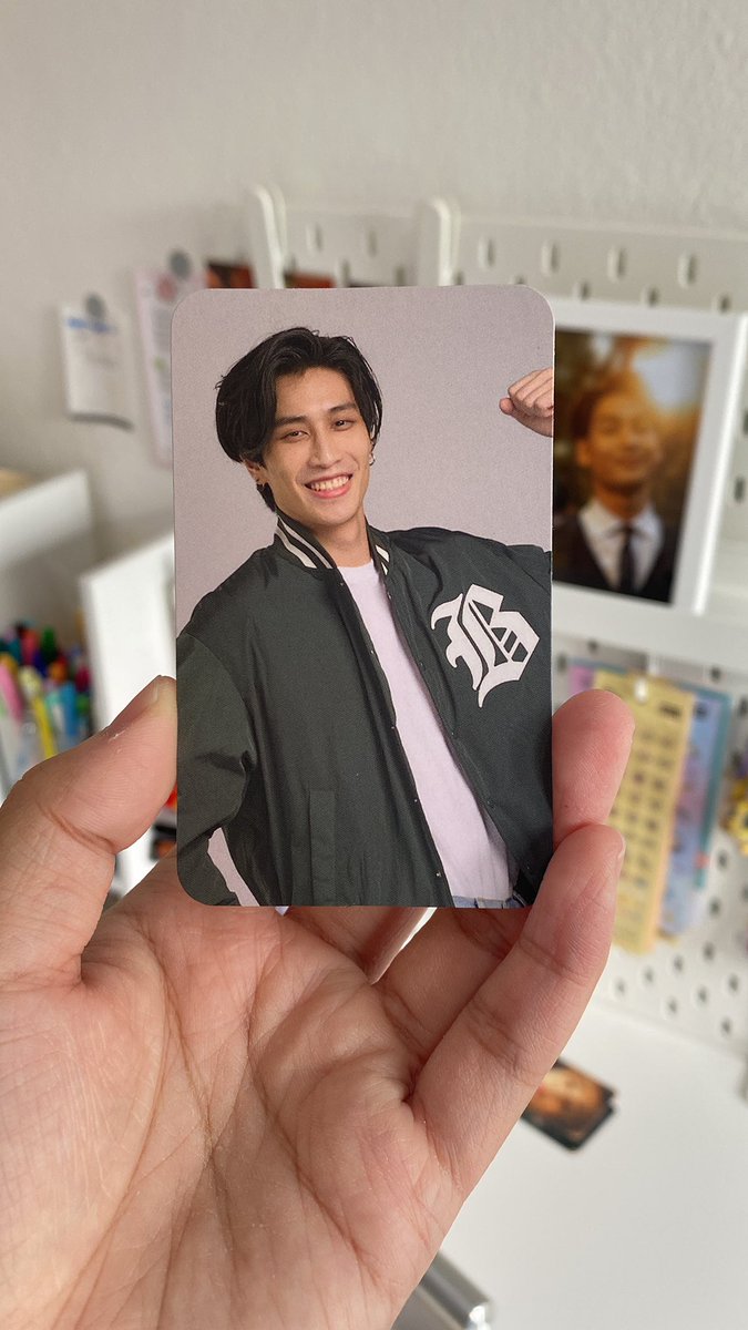 taotoktak's tweet photo. ✅แจกการ์ด lively ไบเบิ้ล✅ (เพราะว่าอารมณ์ดีที่ได้ไซน์เจฟ5555555) ขอคนสะดวกออกค่าส่งเองนะคะ รีทวิตอย่างเดียว  เดี๋ยวสุ่มพรุ่งนี้เช้าค่า ปิ้วๆๆๆ☺️💘 #KinnPorscheSendOff #ตลาดนัดคินน์พอร์ช https://t.co/vbwP4tZATr