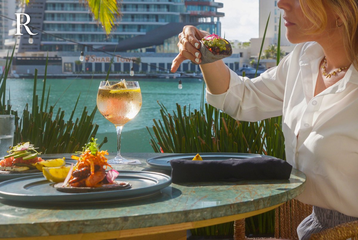 RenCancun's tweet photo. Empezando la semana con un exquisito taco en el #Kaajal. Ven a probar nuestras deliciosas opciones.
¡Te esperamos! 🌮🤍
.
.
.
.
#Cancún #CleandAndSafe #SafetyFirst #Vacation
#MarriottBonvoy #WeWillTravel #RenaissanceCancunResortAndMarina https://t.co/dfpeB1xOyR