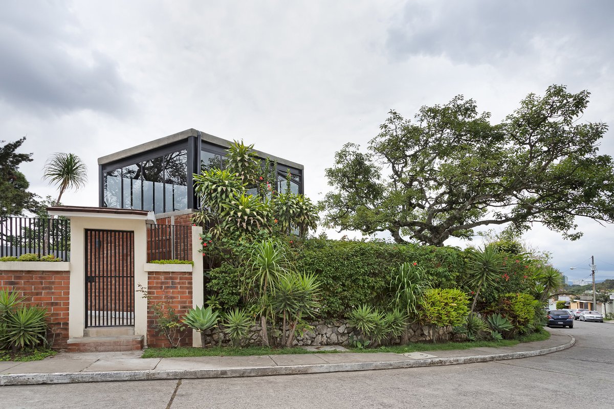 ArchDaily's tweet image. The Tiny House Quinn / Taller ACÁ #Guatemala 
#Architecture #InteriorDesign #ResidentialArchitecture