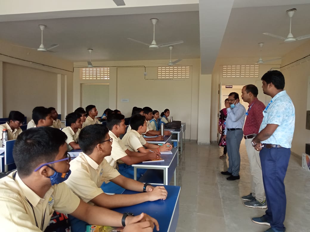 OAVS_Official's tweet photo. Visit to ICONIC OAV by SPD, OAVS  and interaction with Students on 12.09.2022 @MoSarkar5T @CMO_Odisha @SMEOdisha @samirdash01 @upendratripathy @Sangramm1968 https://t.co/bFhvQa7p7u