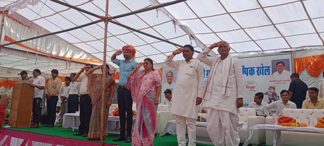 DmDausa's tweet image. दौसा जिला मुख्यालय पर राजीव गांधी ग्रामीण ओलम्पिक खेल प्रतियोगिता का मंत्री ममता भूपेश ने किया उद्घाटन। जिला प्रमुख हीरालाल सैनी, डीएम कमर चौधरी सहित अन्य अतिथि। #Daisa @DIPRRajasthan @RajCMO @RajGovOfficial @MamtaBhupesh @qummerchoudhary