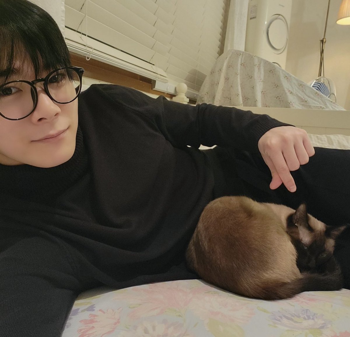 FirstCBB2's tweet photo. @offclASTRO Thank for sharing, Roa look so cute😻 miss you~Binnie😌🫶🏻🥰 https://t.co/W6pJmxkEUu