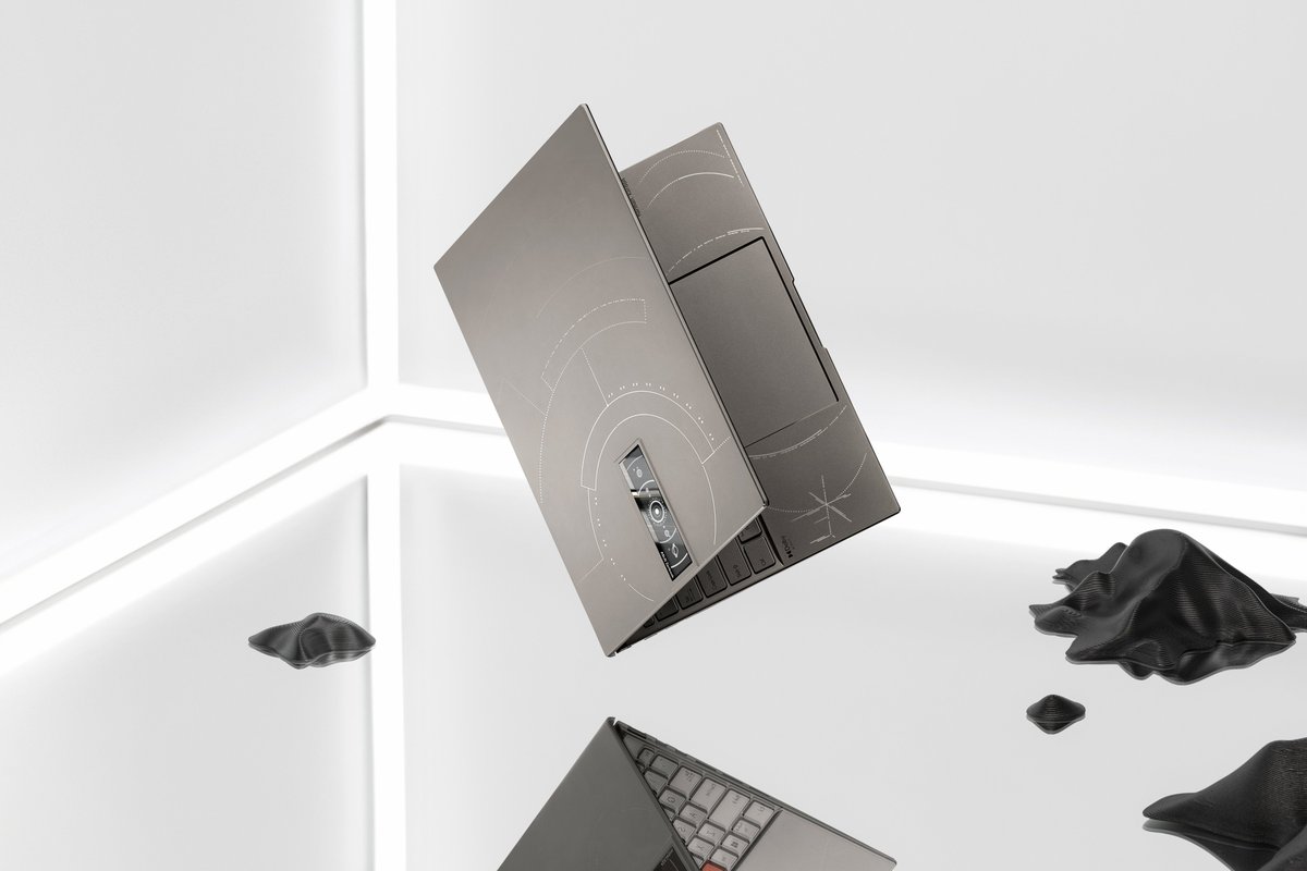 AsusFrance's tweet photo. Innover et bien plus encore ! ✨
Avec son design inspiré de l'espace, son écran OLED #ZenVision situé sur le dessus et son processeur puissant, vous voyagerez dans une autre galaxie grâce au #Zenbook 14X OLED Space Edition 🚀 https://t.co/BpzTE1cFgT