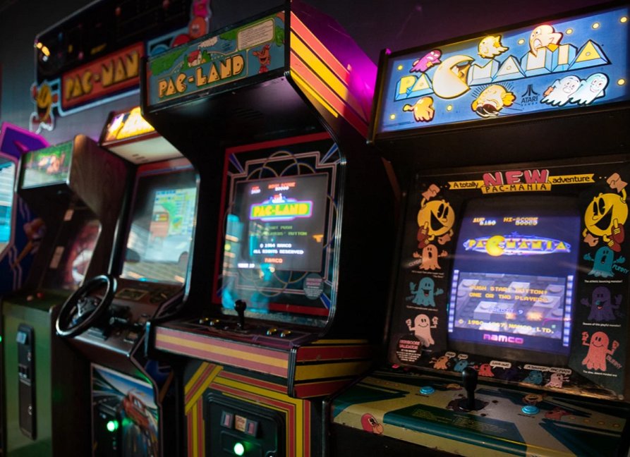 itsmecurrie's tweet photo. What 3 machines/games do you enjoy the most at arcades? What drags you out of your home to bash some buttons? 🕹️

For me it's gotta be...

- Time Crisis 2
- Pacman 
- Crazy taxi https://t.co/ayXPF4f3Pv