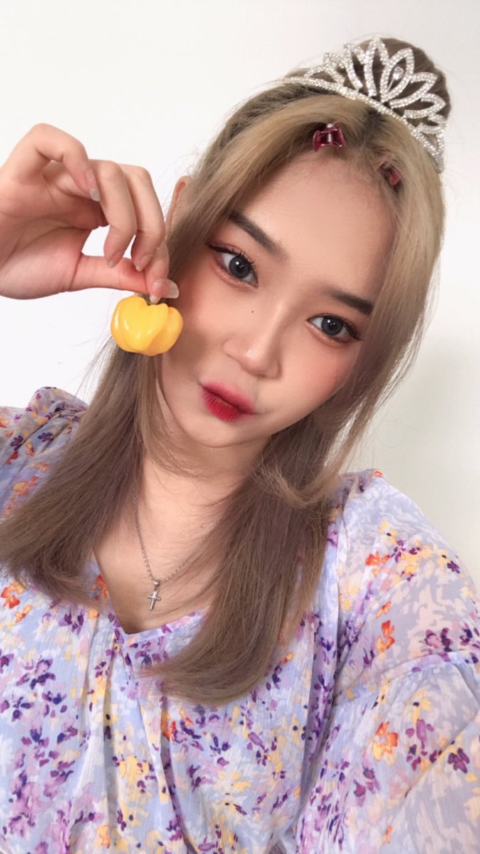dheaangelialee's tweet photo. Ad yg tau, aku pegang jenis cabe ap?? Yg udh nonton Umur Terpedas di JKT48 TV pasti bisa jawab... 

#MonDeyPict https://t.co/ha6ycYgjmN