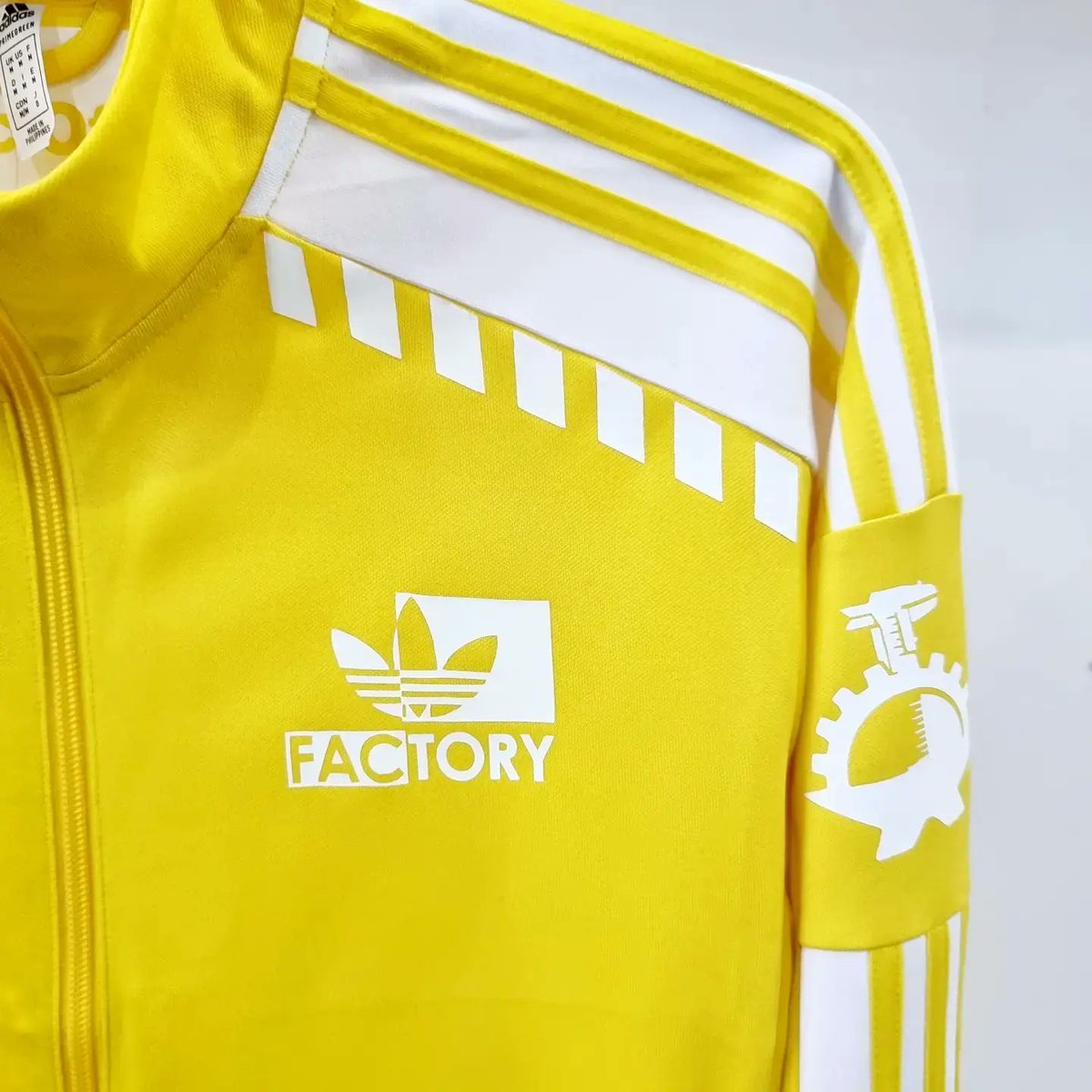 TheRetroRocksta's tweet photo. This is Manchester we do things differently here Hacienda Manchester custom adidas jacket , They call it Accciieeeed  #tonywilson #thehacienda #factoryrecords @Fac51hacienda @factoryrecords_ 
@graemepark @aguycalledminty @DJNipper @jimmysMCR @XSManchester @MANCHESTERMUS10 #manc https://t.co/WNyU8JdhQY