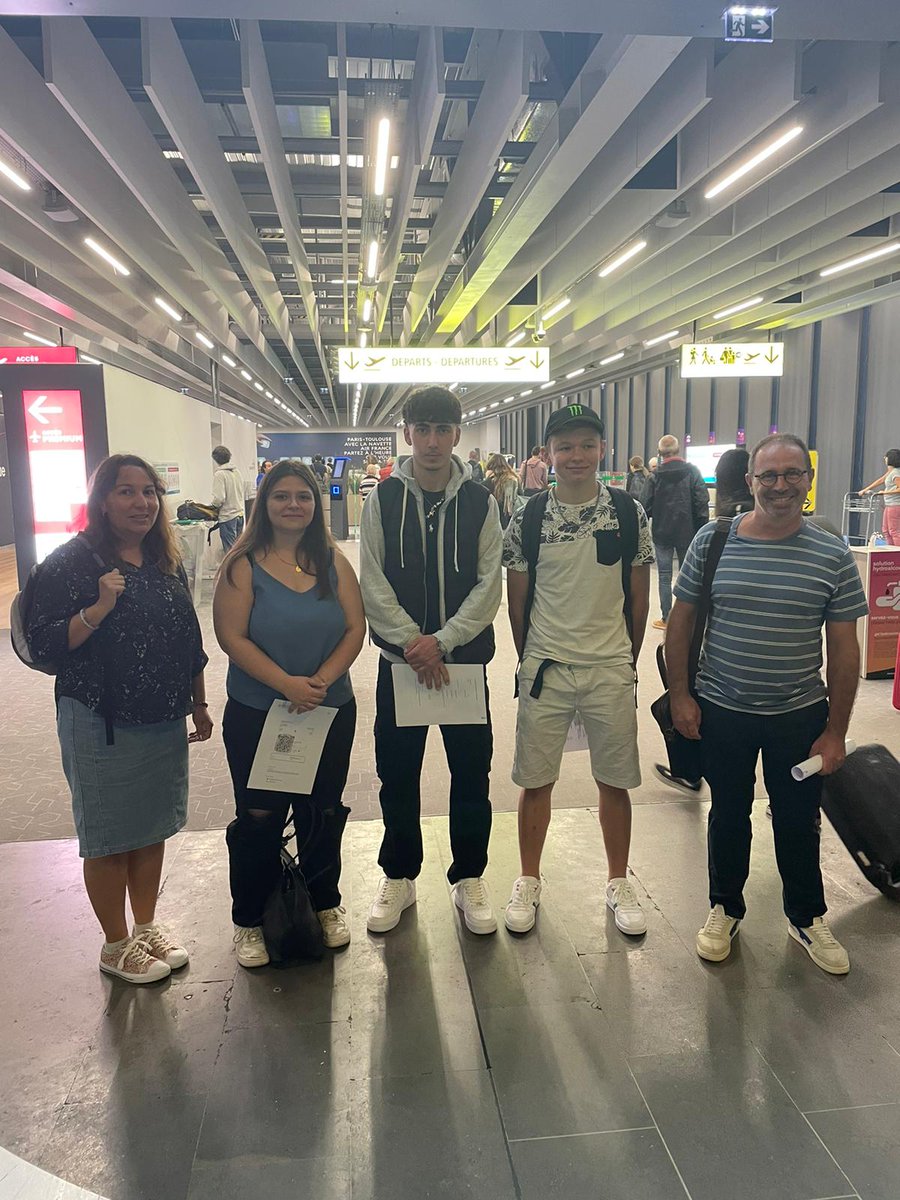 LpProjets's tweet photo. C'est parti ! Départs pour l'Espagne, la Grèce et l'Irlande ! Bon voyage à nos élèves et accompagnateurs , que l'aventure européenne commence !
@ErasmusplusJeun 
@EUErasmusPlus 
@LyceePardailhan https://t.co/9ep4IR2UV4