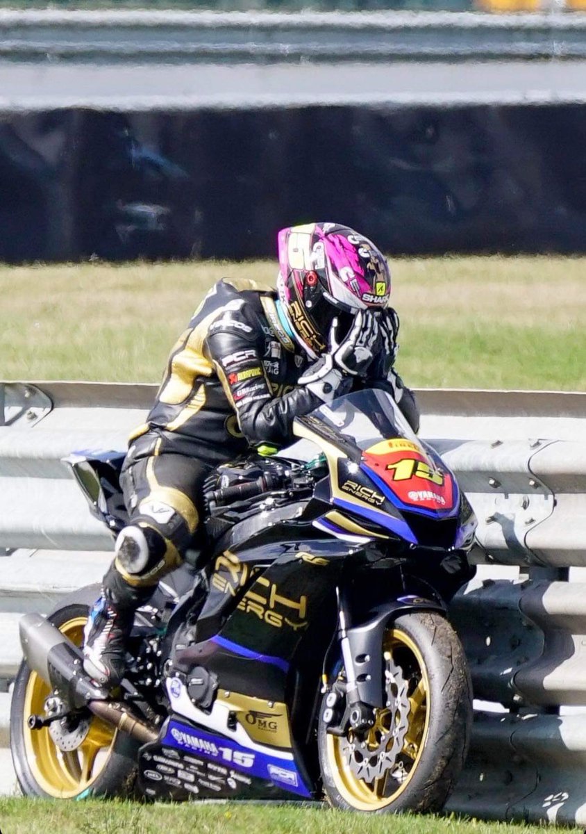 Race report.   Think photo says it all. 
Unfortunately I had a good start for the race but the clutch decided it didn’t want to race that day.  
📸<a href="/olithephoto/">Darren Oliver-Jones</a> <a href="/OMGRacingUK/">OMGRacingUK</a> <a href="/Caterinvest/">Anthony Davis</a>