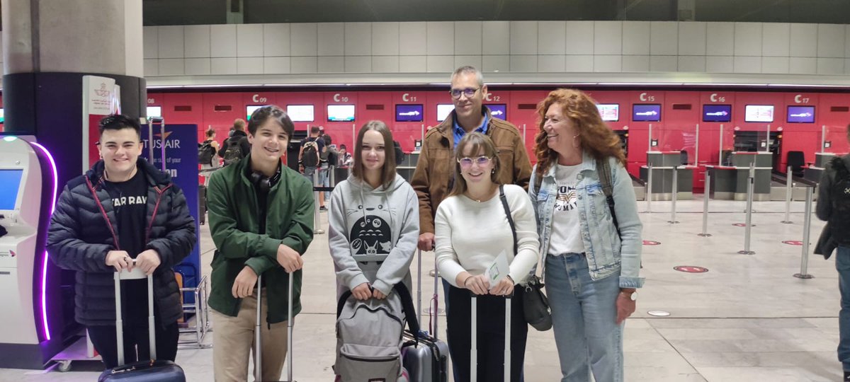 LpProjets's tweet photo. C'est parti ! Départs pour l'Espagne, la Grèce et l'Irlande ! Bon voyage à nos élèves et accompagnateurs , que l'aventure européenne commence !
@ErasmusplusJeun 
@EUErasmusPlus 
@LyceePardailhan https://t.co/9ep4IR2UV4