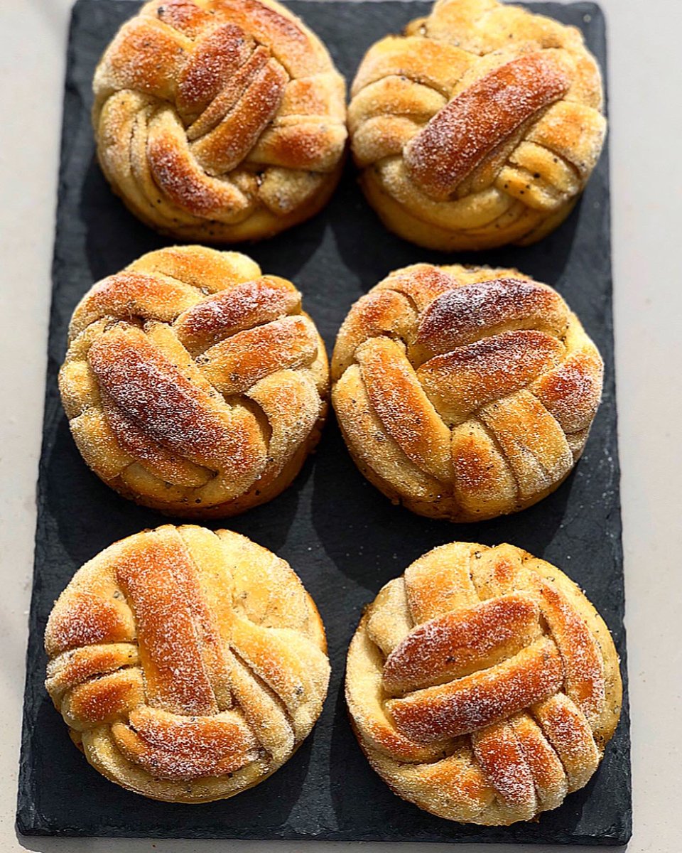FikaExeter's tweet photo. Happy Monday! Look at these pretty #braidedbuns ☺️ will bring some to the markets this week. I’m at @Exeterfarmarket Thursday as usual &amp; @MarketTopsham on Saturday. Come and say hi and get your #fika fix 🧡 #inexeter #artisan #swedishbuns #happybaker #exeterindies #indieexeter https://t.co/R8Ug9Tfs4L