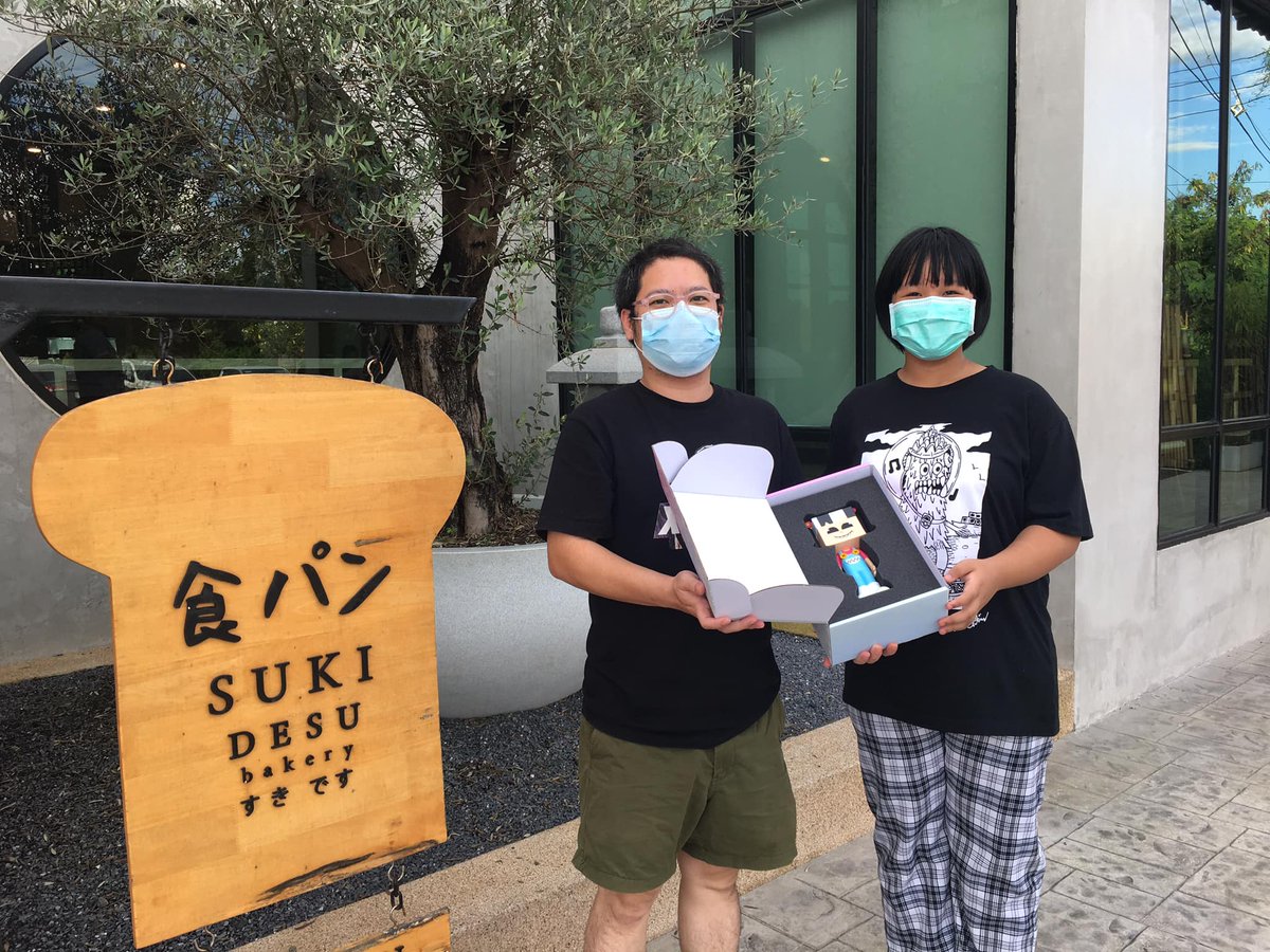 ขอบพระคุณ คุณอธิโชค นวศิริเพลส บุรีรัมย์
ที่ชื่นชอบและสนับสนุนผลงานน้องกาแฟร์
มาส่ง BabyCube ให้ถึงมือเลยค่ะ 🙏❤️
#NarunyaArt #BabyCube #ArtToy
#KidArt #ChildArtist
#DoodleArt #NFTs  #NFTartist  
#NFTGiveaway  #cryptocurrency