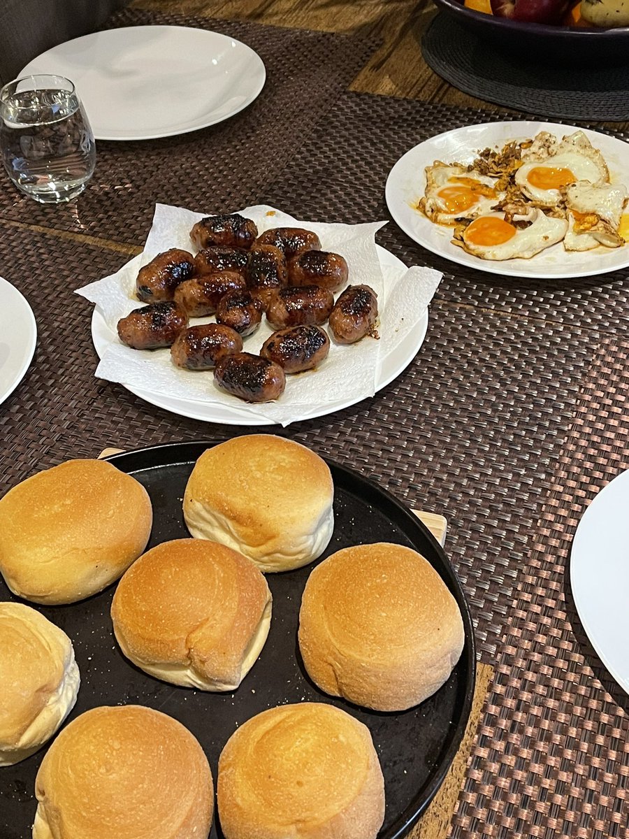 mypartnernicook's tweet photo. YUMMY FILO BREAKFAST 💕 

Garlic fried rice, Longanisa, and Pandesal https://t.co/tYNJicpWZT